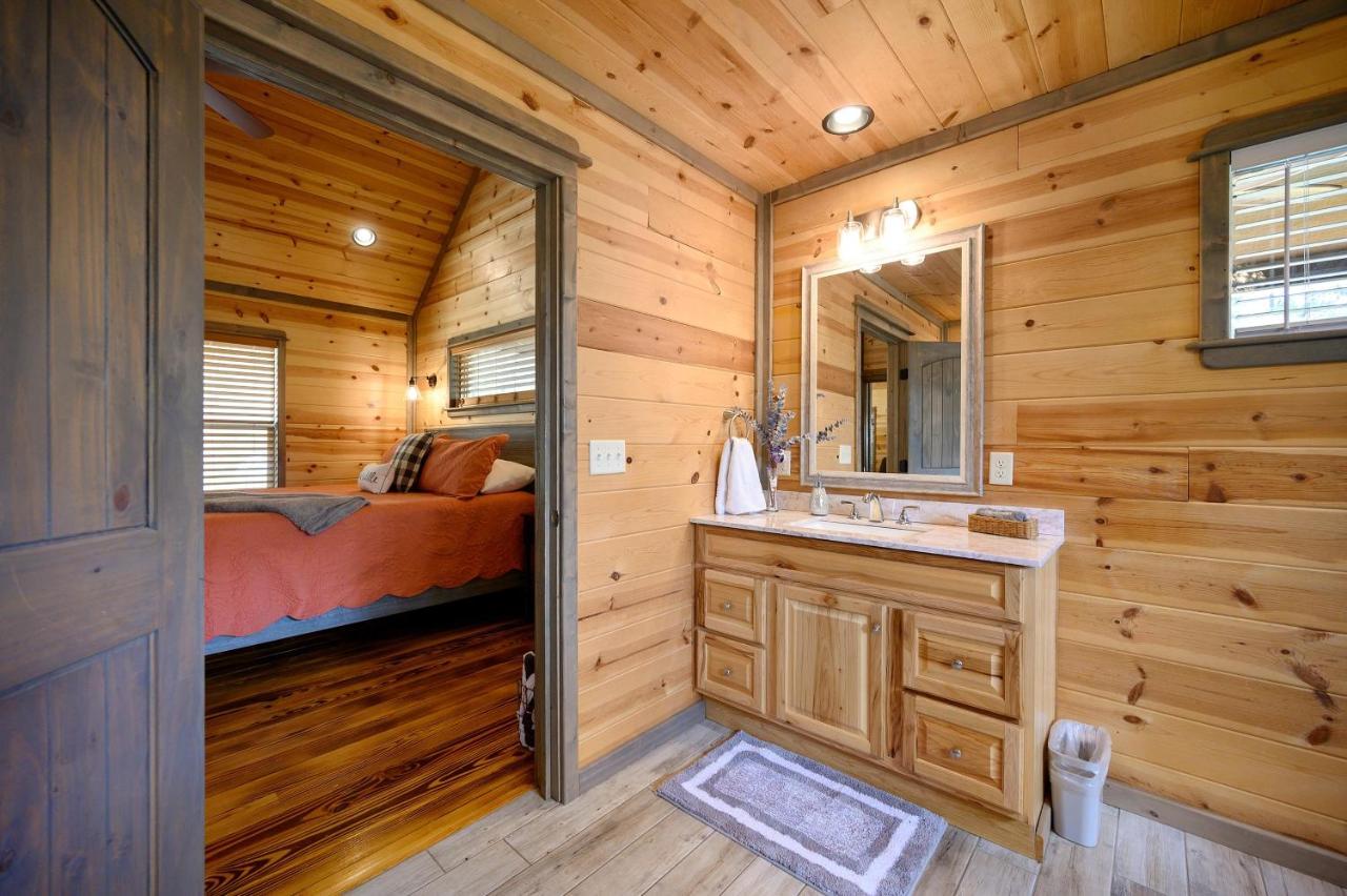 Convenient Romantic Hot Tub Bbq 3-Night Special! Broken Bow Esterno foto