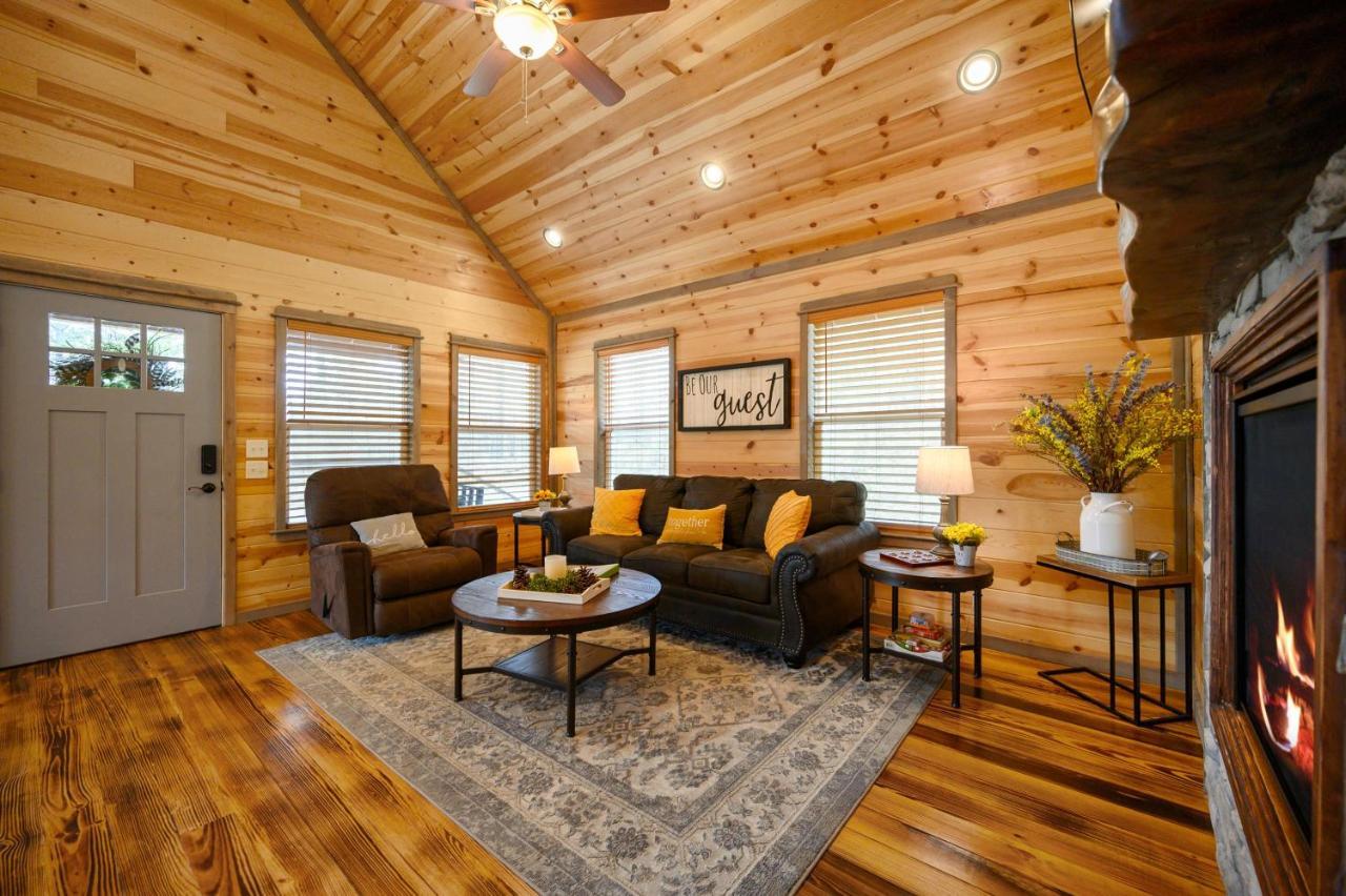 Convenient Romantic Hot Tub Bbq 3-Night Special! Broken Bow Esterno foto