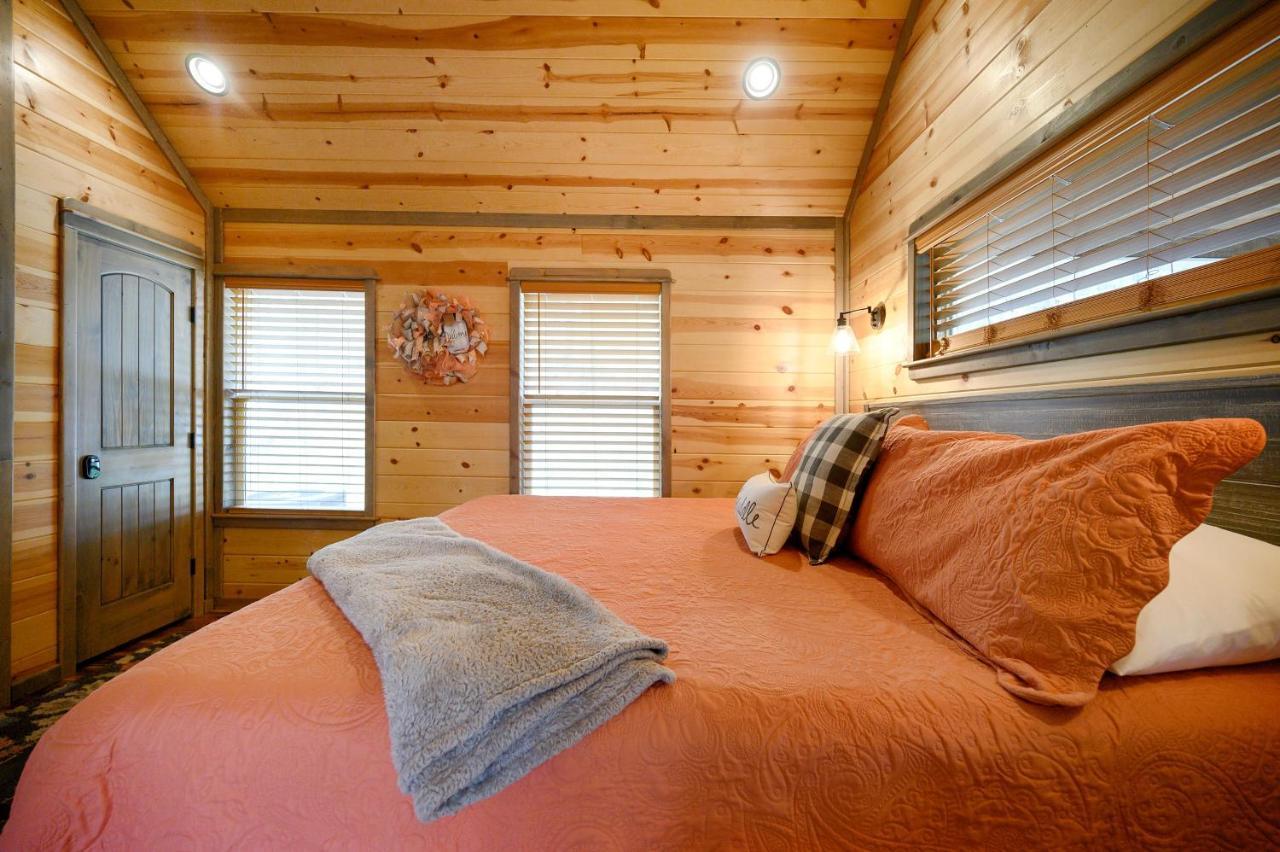 Convenient Romantic Hot Tub Bbq 3-Night Special! Broken Bow Esterno foto