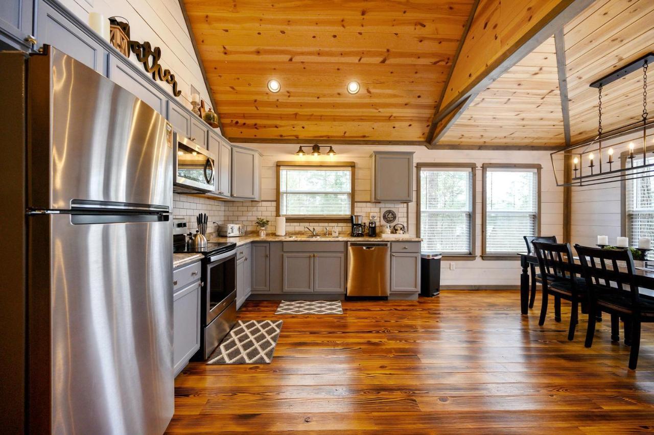 Convenient Romantic Hot Tub Bbq 3-Night Special! Broken Bow Esterno foto
